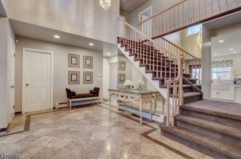 12 Timberline Dr, Roxbury Township, NJ 07836-9133