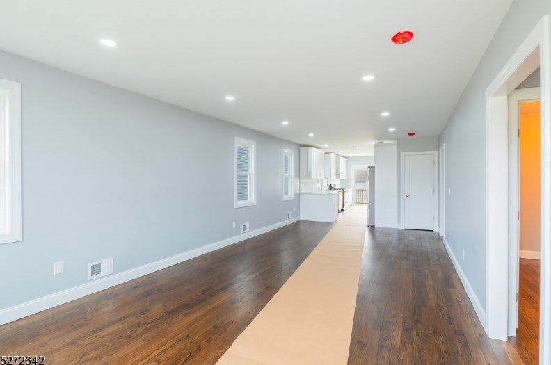 496 Bailey Ave, Union Center, NJ 07083-8825