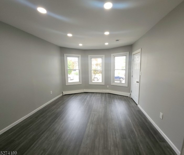 32 Bond St, Wallington, NJ 07057