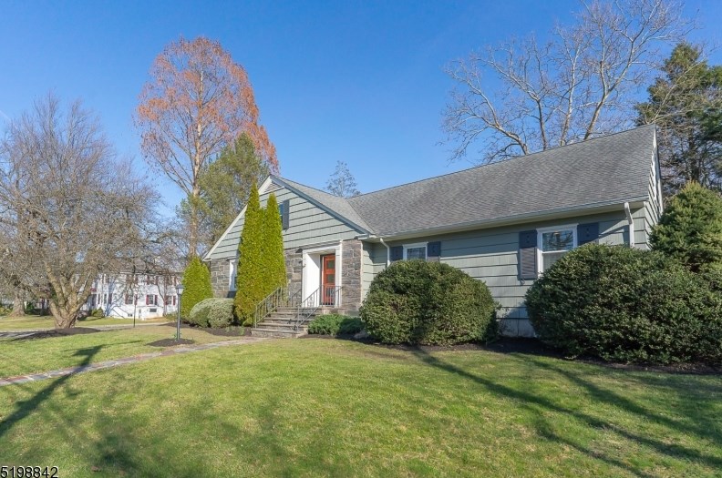 564 Prospect St, Maplewood NJ  07040-1376 exterior