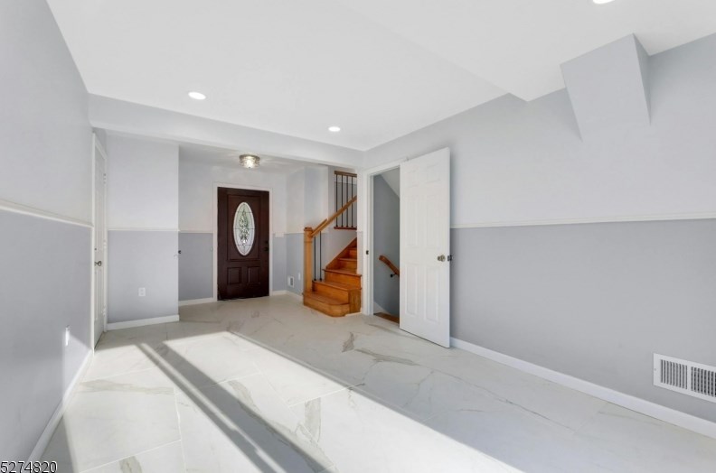 1 Kinderkamack Rd, Oradell NJ  07649-2832 exterior