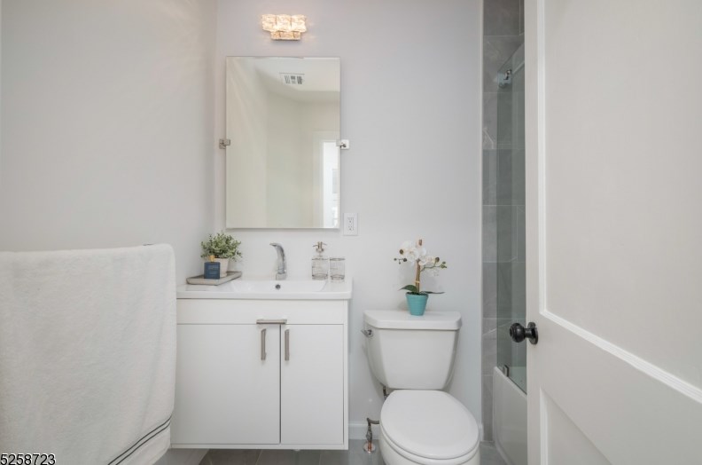 120 Mountainview Ave, Nutley NJ  07110-2233 exterior