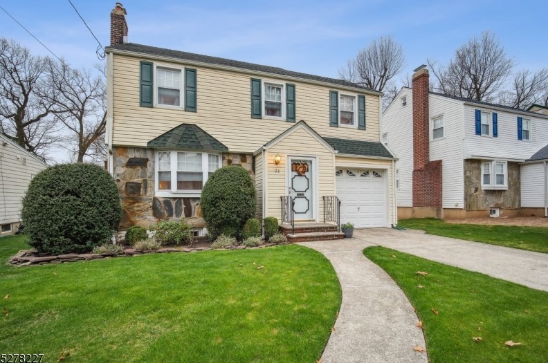 24 Fairway St, Bloomfield, NJ 07003-5515