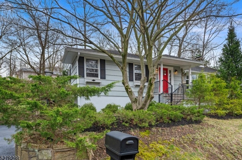 98 Perry St, Dover, NJ 07801