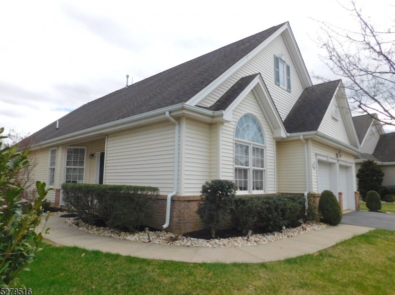 13 Delaware Crossing, Franklin Township, NJ 08873