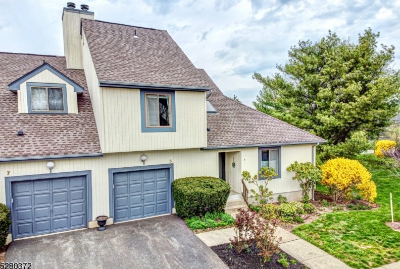 5 Arbor Cir, Basking Ridge, NJ 07920-3166
