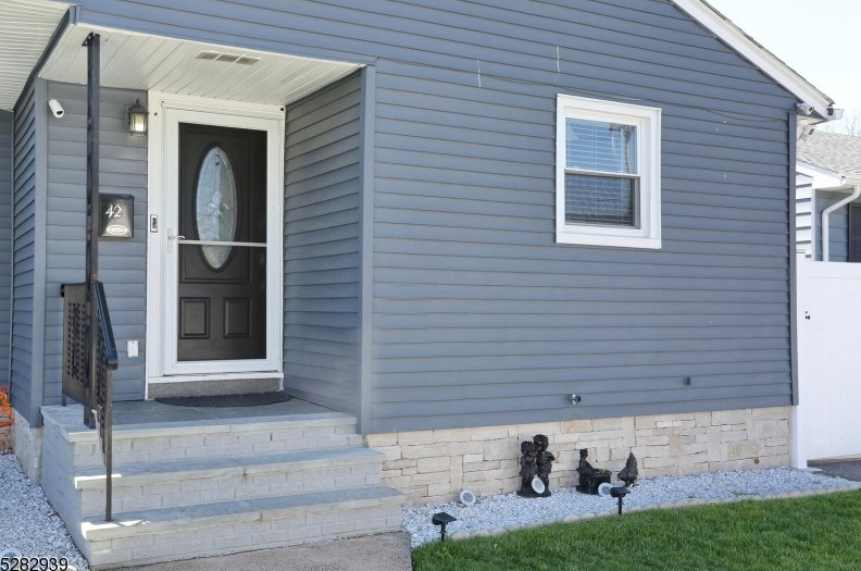 42 Cona Ct, Paterson, NJ 07508-1508