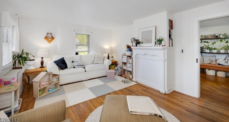 14 Hoffman Rd, Lebanon, NJ 08833