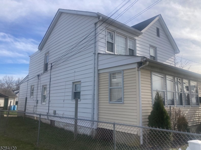 86 Camplain Rd, Manville, NJ 08835-1431