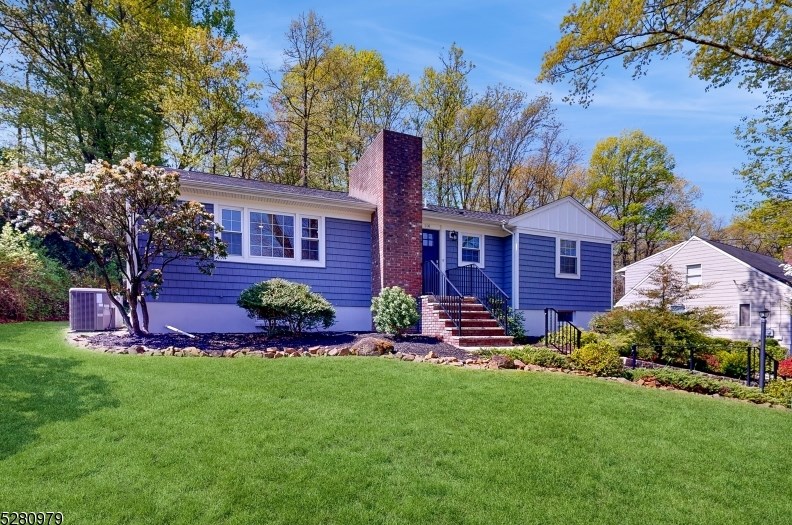114 Timber Dr, Berkeley Heights, NJ 07922-1755