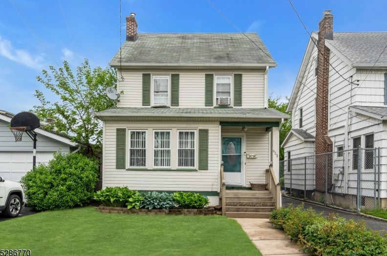 623 Donald Pl, Roselle Park, NJ 07204-1328