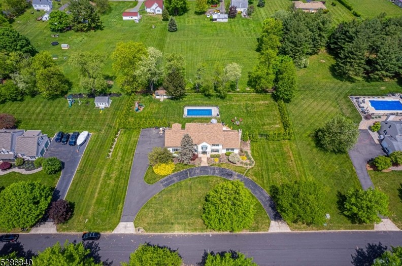 6 Ewing Dr, Flemington, NJ 08822