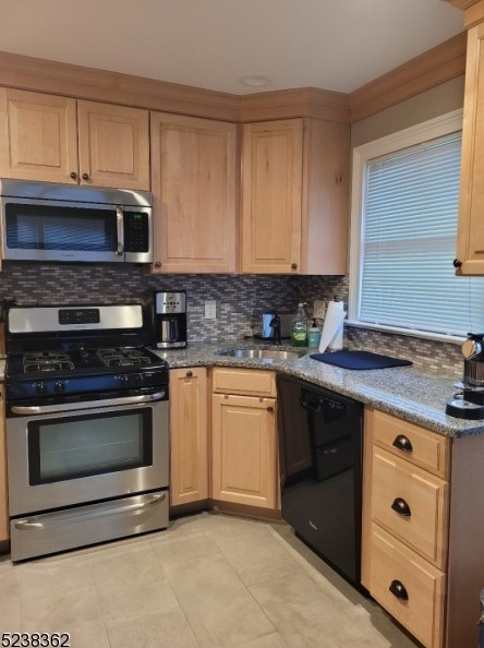 114 S 18th Ave, Manville, NJ 08835