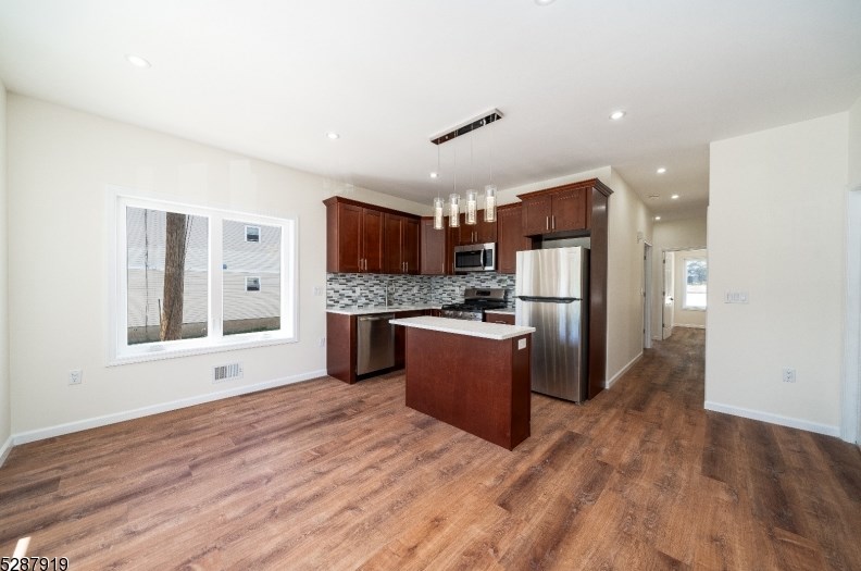 55-1 Mercer St, Wallington, NJ 07057