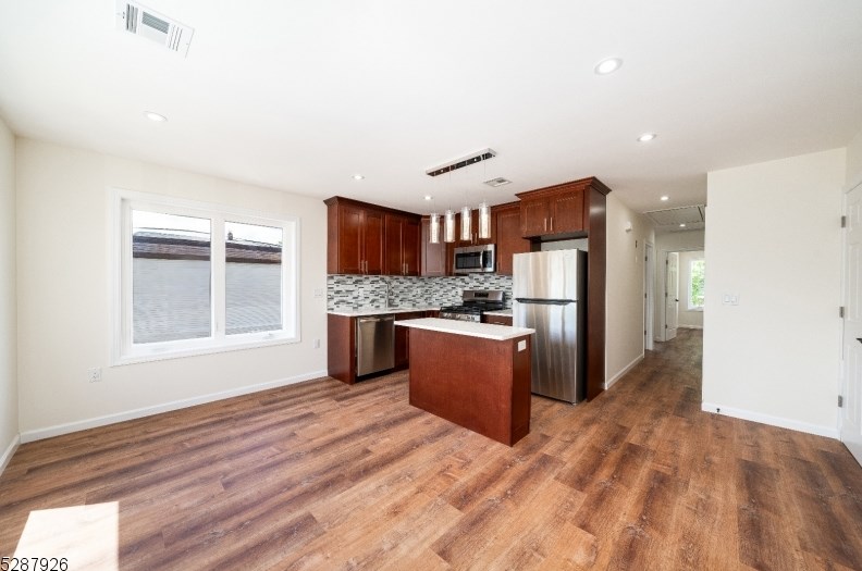 55-2 Mercer St, Wallington, NJ 07057