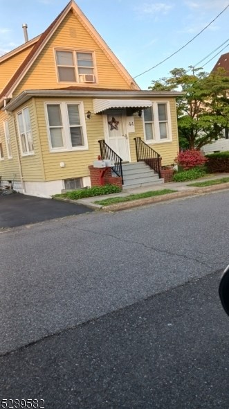 44 N 8th Ave, Manville, NJ 08835