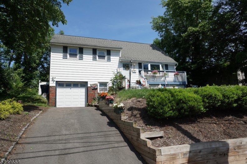 400 Valley Rd, Clark, NJ 07066-1961