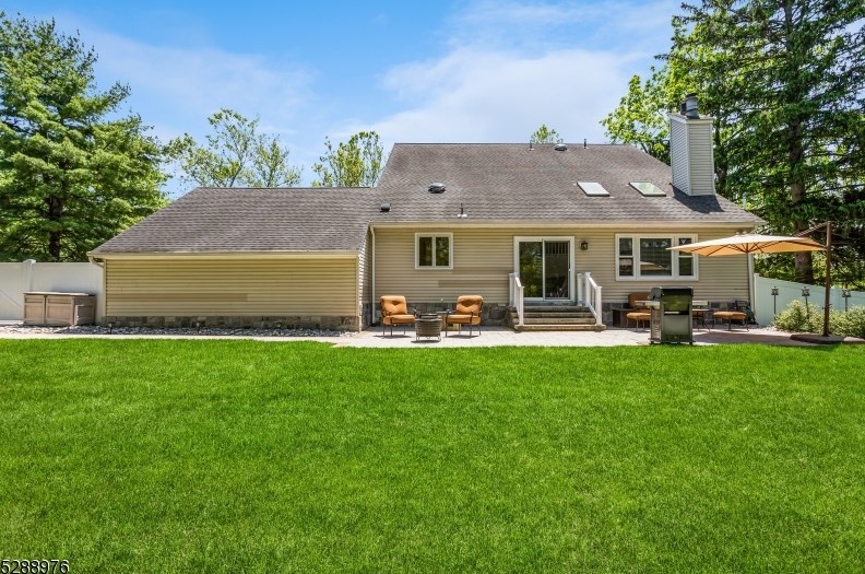 10 Compton Ct, Basking Ridge, NJ 07920-2737