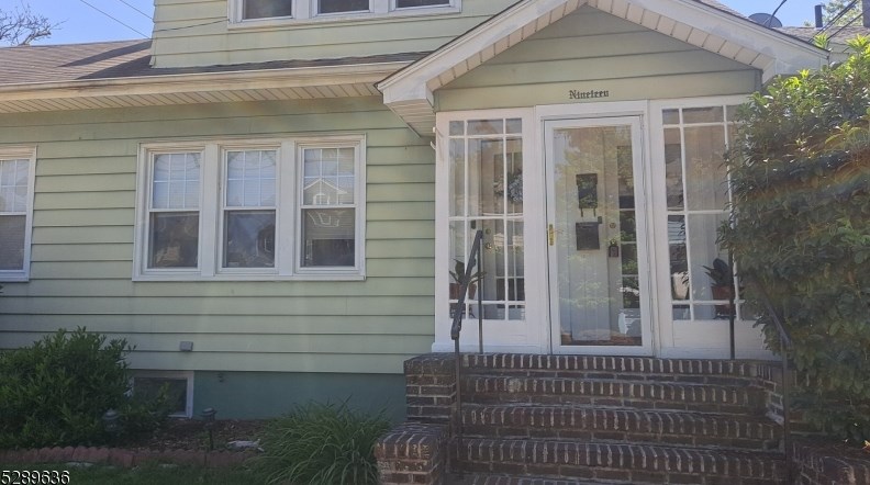 19 Harding St, Maplewood, NJ 07040-3019
