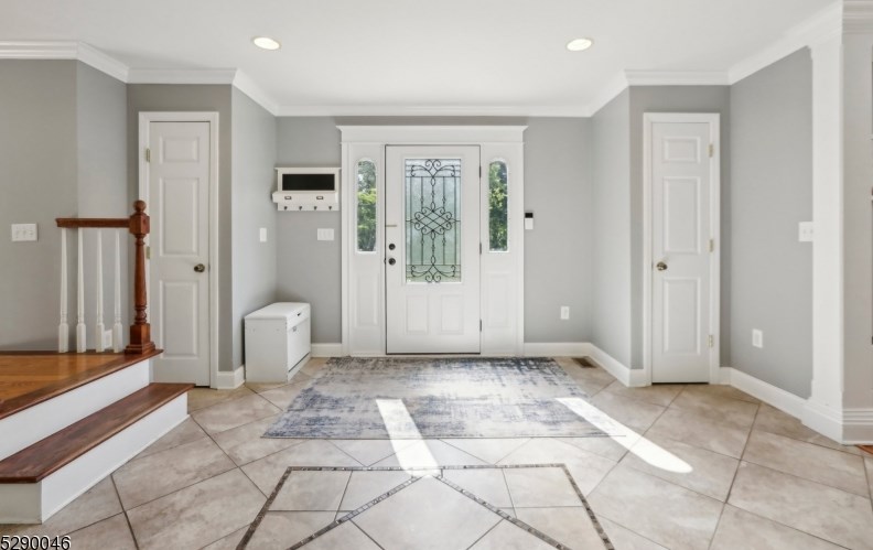 9 Nerewood Rd, Dover, NJ 07869-3114