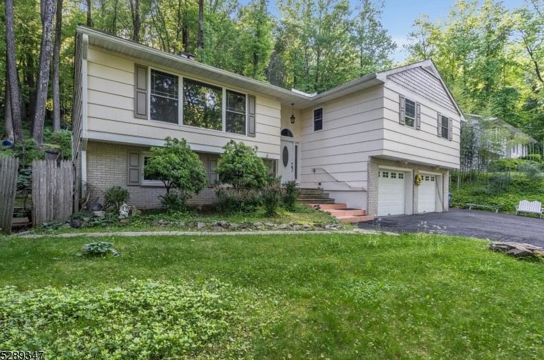 33 Bailey Hollow Rd, Morristown, NJ 07960-6204