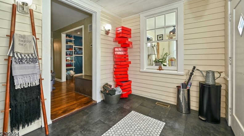 43 Hughes St, Maplewood, NJ 07040-3303