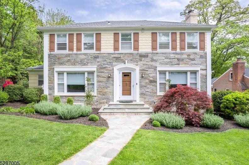 5 Lewis Dr, Maplewood, NJ 07040-1005