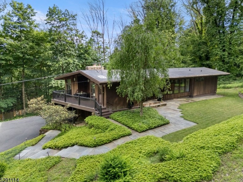 4 Skyline Dr, Morristown, NJ 07960