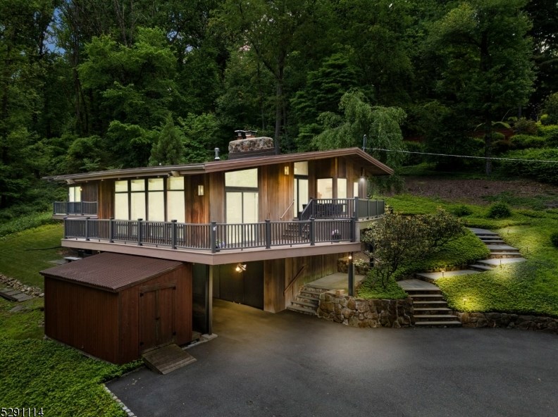 4 Skyline Dr, Morristown, NJ 07960