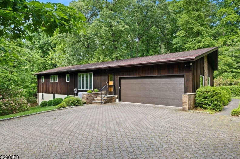 18 Mountain Rd, Hopewell Township, NJ 08525-2505