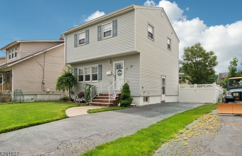 25 Wharton Ave, Nutley, NJ 07110-1340