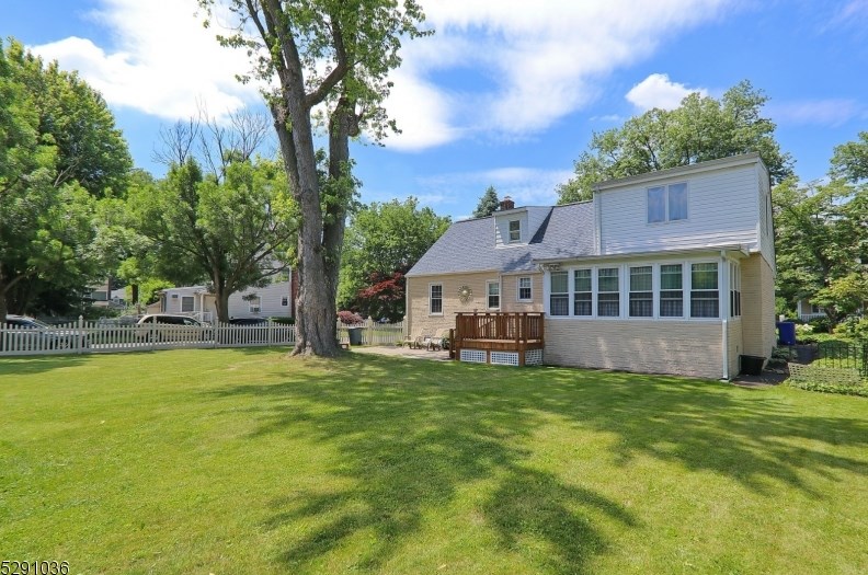 6 Cayuga Rd, Cranford NJ 07016-3401 exterior