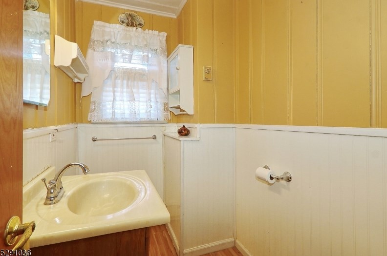 6 Cayuga Rd, Cranford NJ 07016-3401 exterior