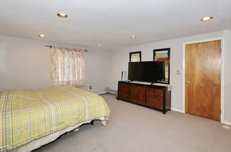 6 Cayuga Rd, Cranford NJ 07016-3401 exterior