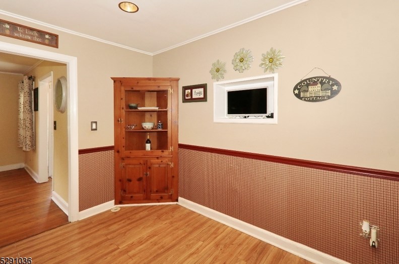 6 Cayuga Rd, Cranford NJ 07016-3401 exterior