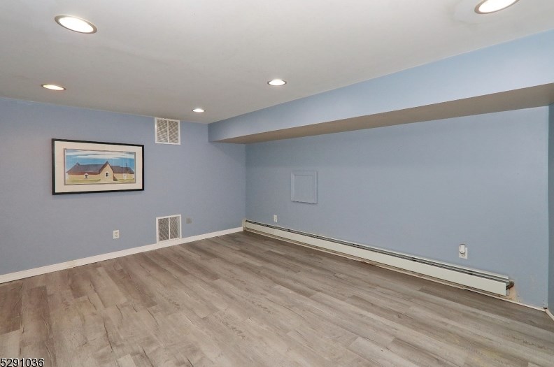 6 Cayuga Rd, Cranford NJ 07016-3401 exterior