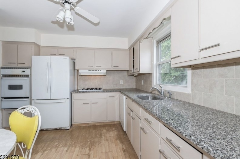 21 Toronto Ct, Maplewood, NJ 07040-3226