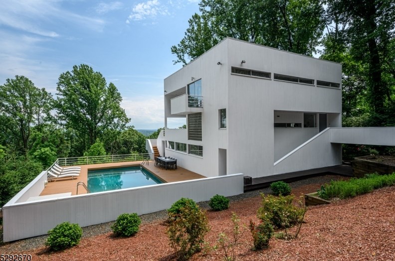 1152 Johnston Dr, Plainfield, NJ 07069