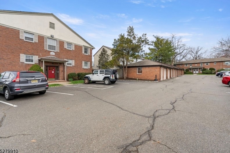 206 Main St #23, Millburn, NJ 07041