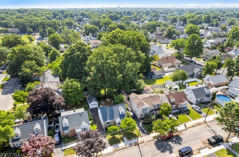 823 Pine St, Roselle Park, NJ 07204-1208