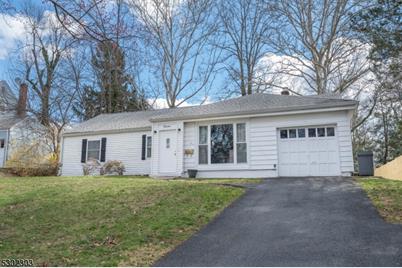 18 Maplewood Dr, Livingston, NJ 07039 - Photo 1