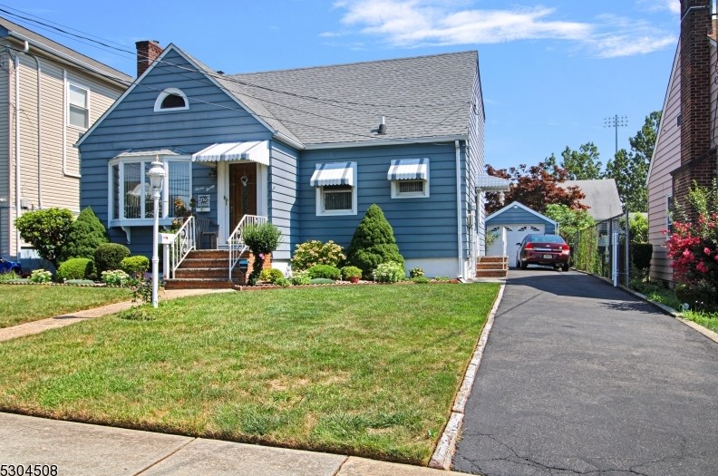 720 Erudo St, Linden, NJ 07036