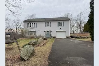 19 Crestview Ln, Vernon, NJ 07419 - Photo 1