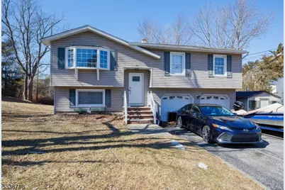 31 Carnation St, Vernon, NJ 07418 - Photo 1