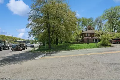 2 Woods End Rd, Parsippany, NJ 07950 - Photo 1