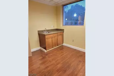 205 Browertown Rd, Woodland Park, NJ 07424 - Photo 12