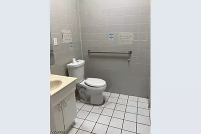 25-33 Court St, Newark, NJ 07102 - Photo 4