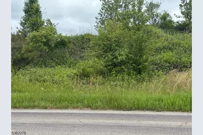 142 Wheatsworth Rd, Hardyston Township, NJ 07419 - Photo 2