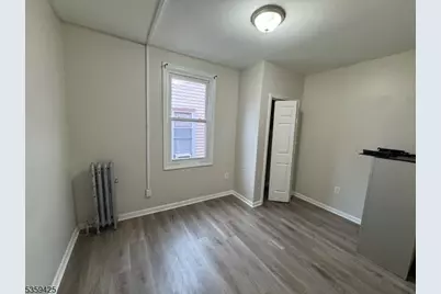 27 Highland Ave, Newark, NJ 07104 - Photo 6