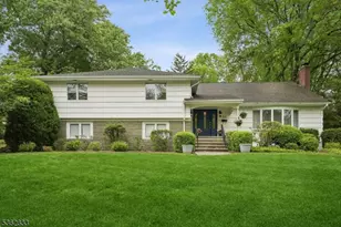 13 Stonewall Dr, Livingston, NJ 07039 - Photo 1